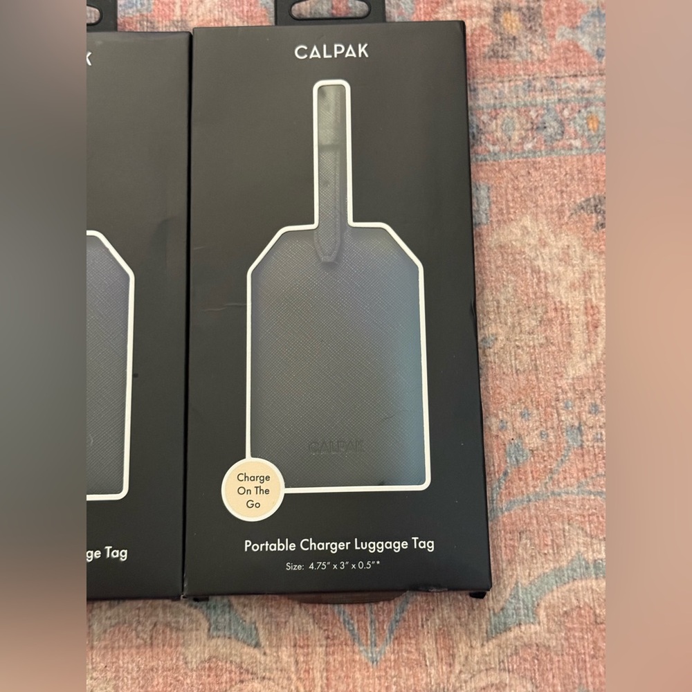 CALPAK Black Charging Luggage Tag - Picture 3 of 9